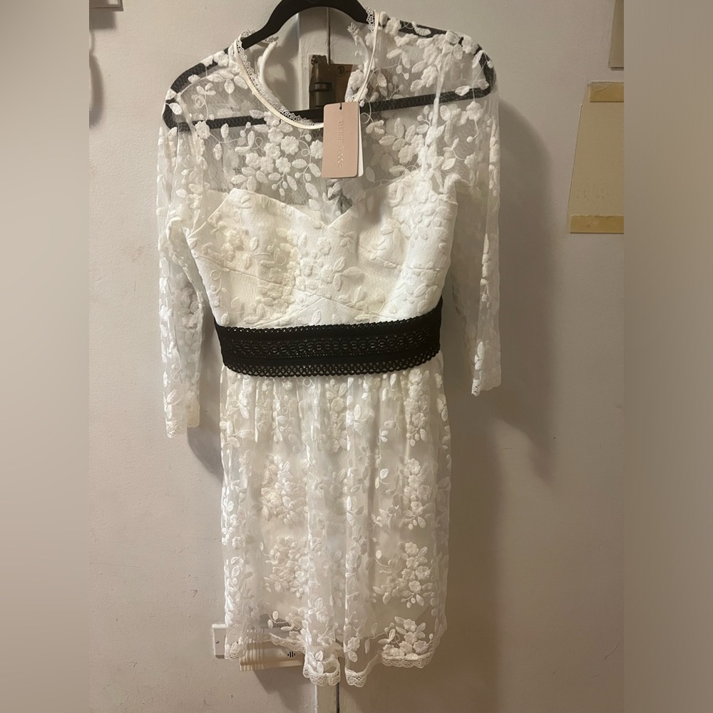 Stunning White Lace Dress w/Black waist -NWOT- perfect for shower or engagement